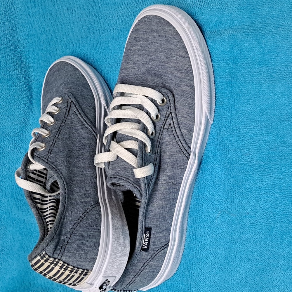 COPY - Van's (TB4R) lo pro skate shoes.